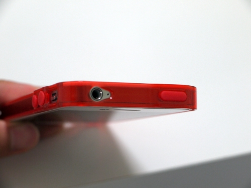 iPhone上部。この部分にはズレはみられません。 iPhone上部。この部分にはズレはみられません。